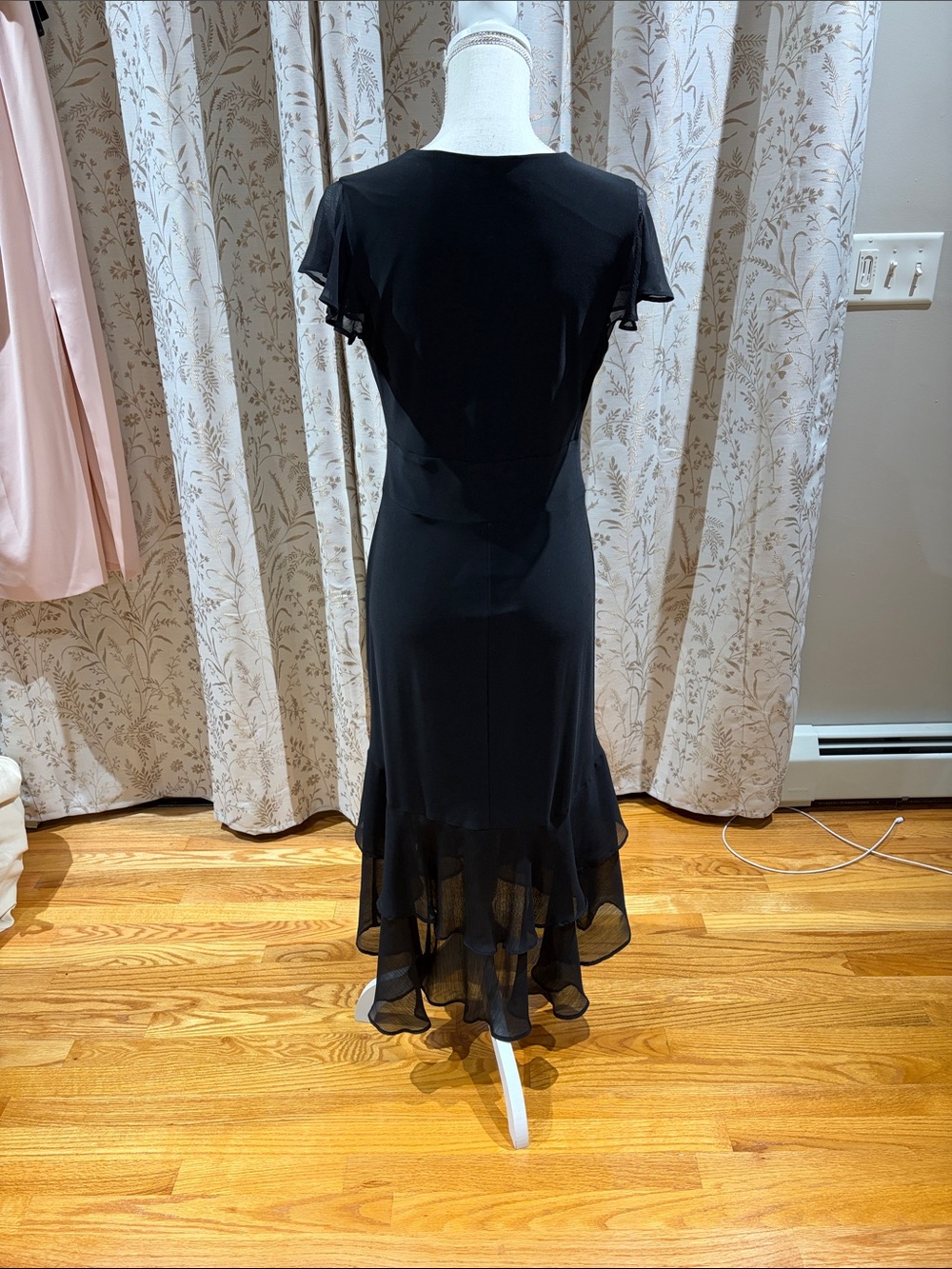 Tommy Hilfiger Elegant Black V-Neck Flutter Sleeve Dress - size 6 - Picture 4 of 4